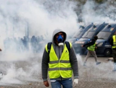 Οκτώ στους δέκα Γάλλους δεν είναι ικανοποιημένοι από τις ανακοινώσεις της κυβέρνησης